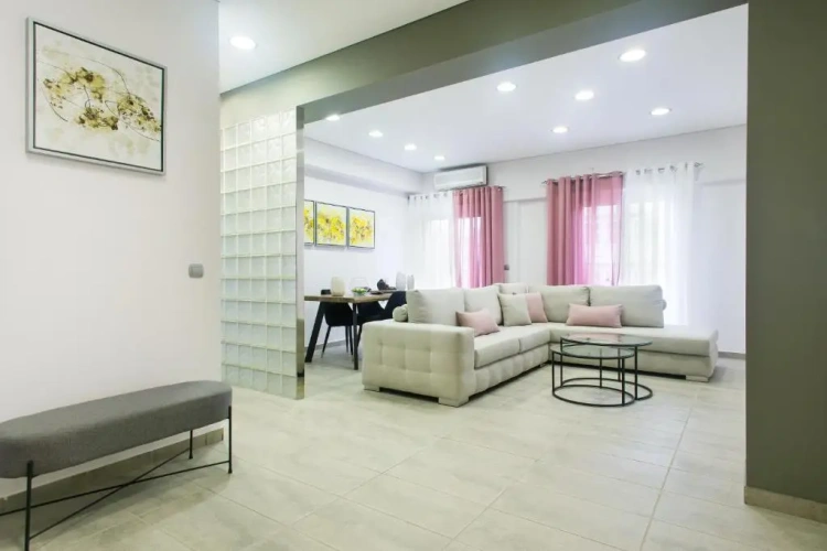 2 Bedrooms Apartment