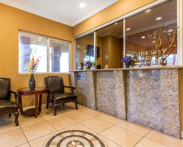 Rodeway Inn & Suites Corona