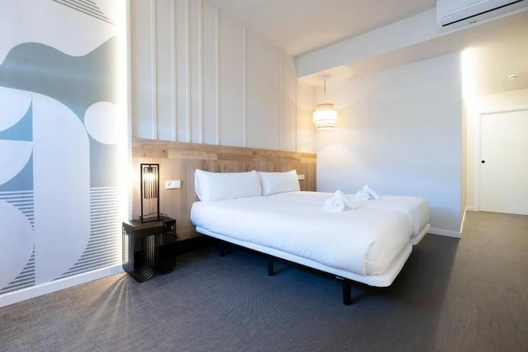 Standard Triple room