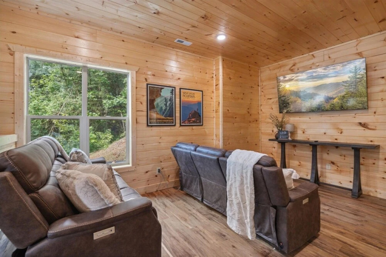 Chasing The Son Cabin 3 Bedroom Cabin by RedAwning