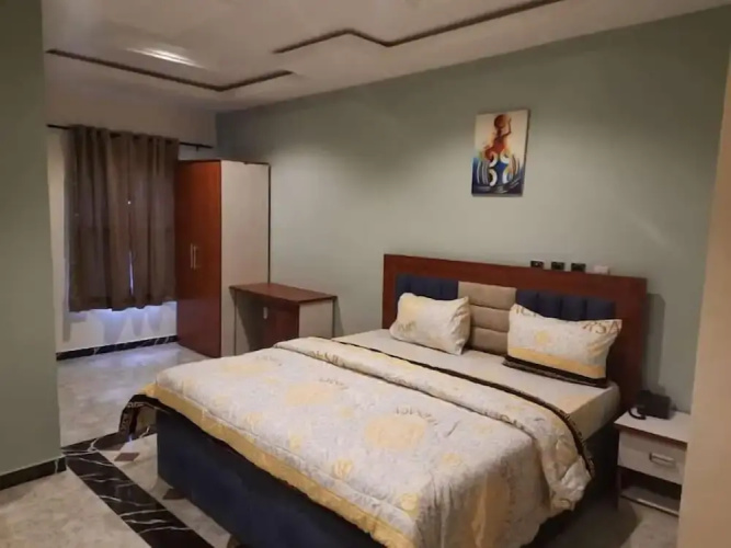 E- Exclusive Hotel