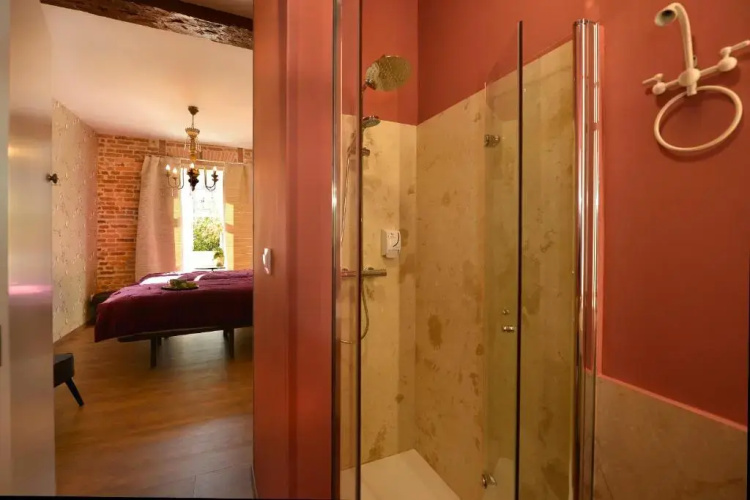Center Suite
