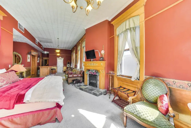 Downtown Yankton Suite: Walk to Restaurants!