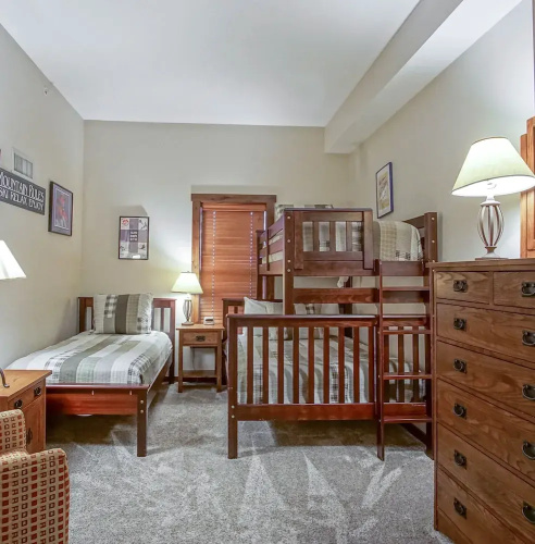 Soaring Eagle #402: 2 Bedrooms, 2 Full Baths: Slope Side, Hot Tubs. Underground Parking