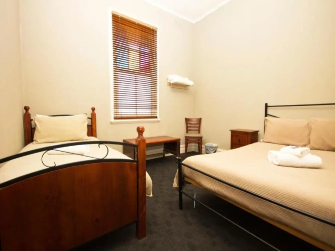 Standard Triple room