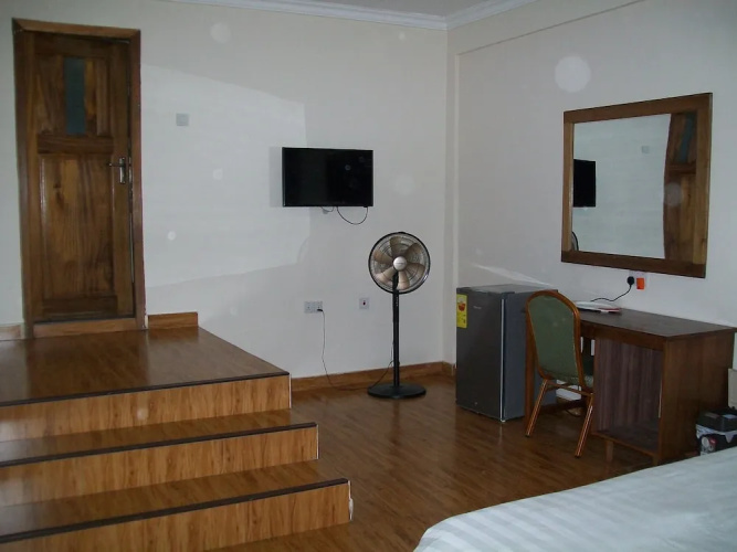 Ampoma Hotel