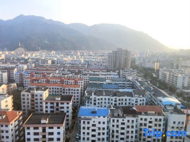 Yarvard Holiday Hotel