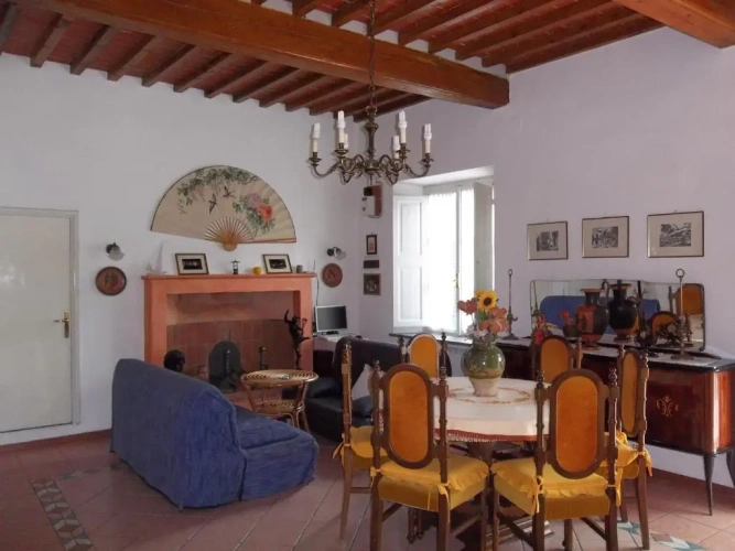 4 Bedrooms Cottage