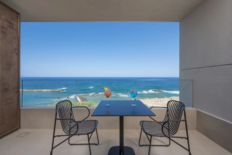 Executive Suite with balcony and with sea view