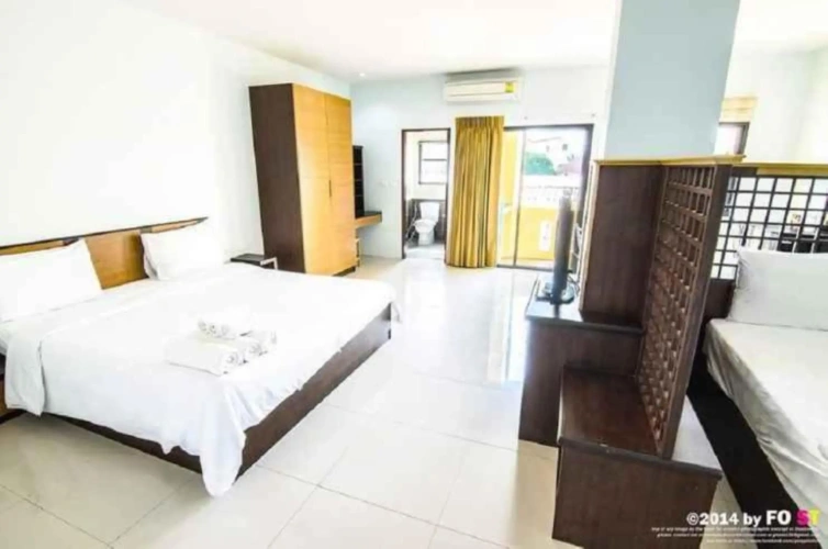 Standard Triple room