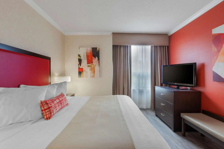 Best Western Plus Rose City Suites