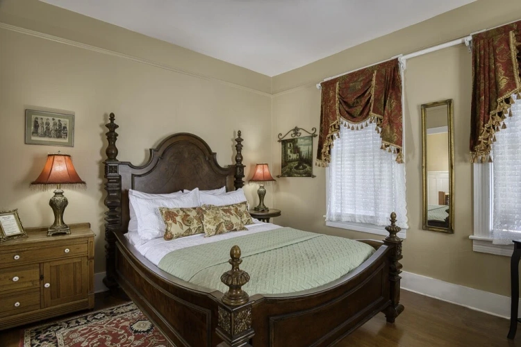 Deluxe Double room with city view
