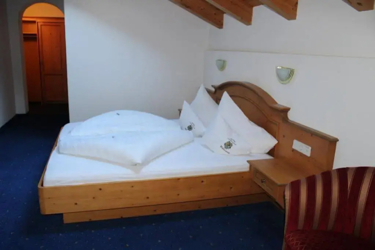 Hotel Höllroah