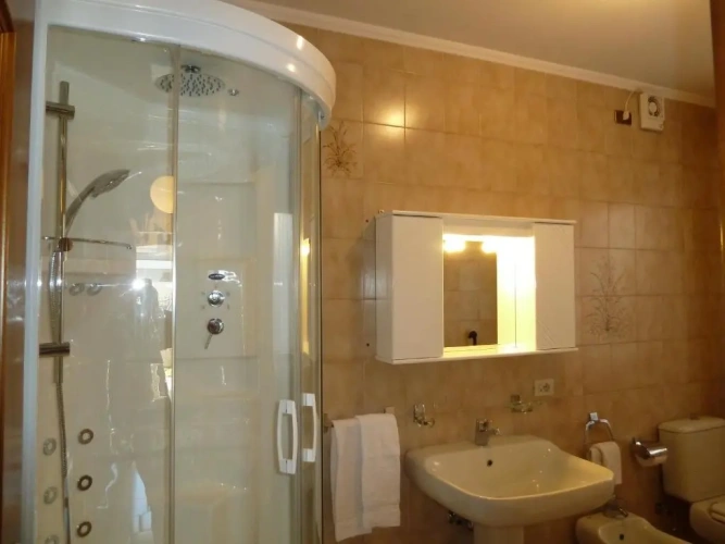 3 Bedrooms Apartment
