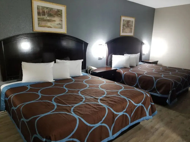 Executive Inn & Suites
