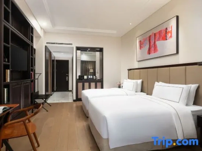 Executive Twin room with balcony and with garden view