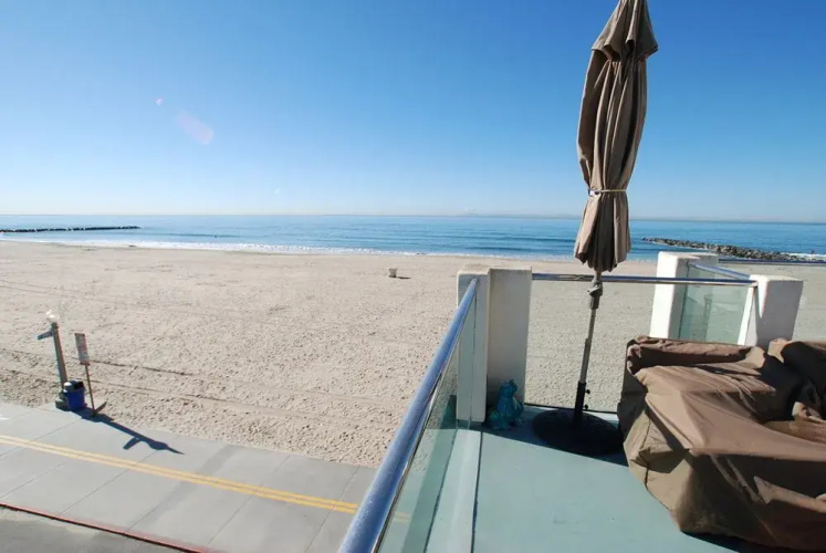 W Ocean Front 68204 by RedAwning