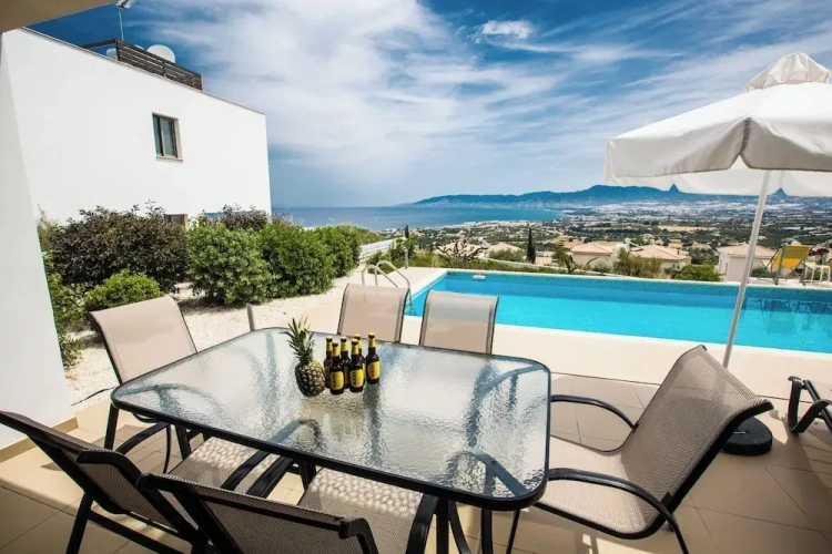 3 Bedrooms Villa with garden view