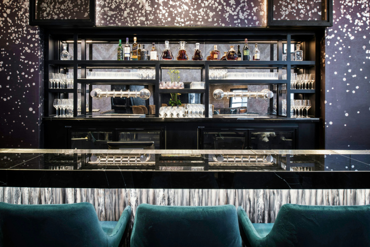 LondonHouse Chicago, Curio Collection by Hilton photo 14