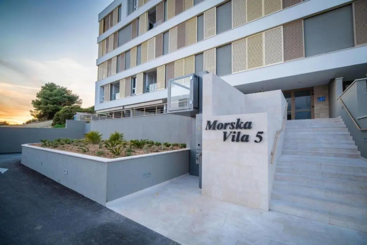 Sea view apartment EMA
