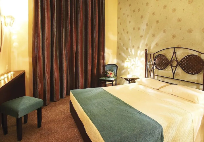 Iris Hotel