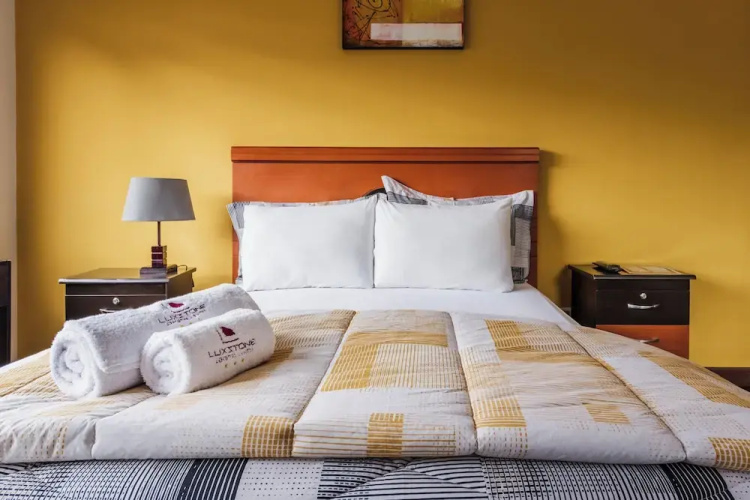 Hotel Luxstone Executive Suites