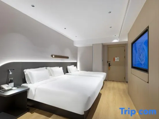Standard Triple Family room