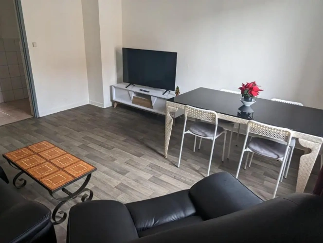 2 Bedrooms Apartment