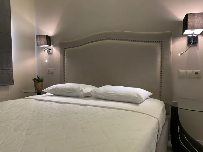 24K Athena Suites