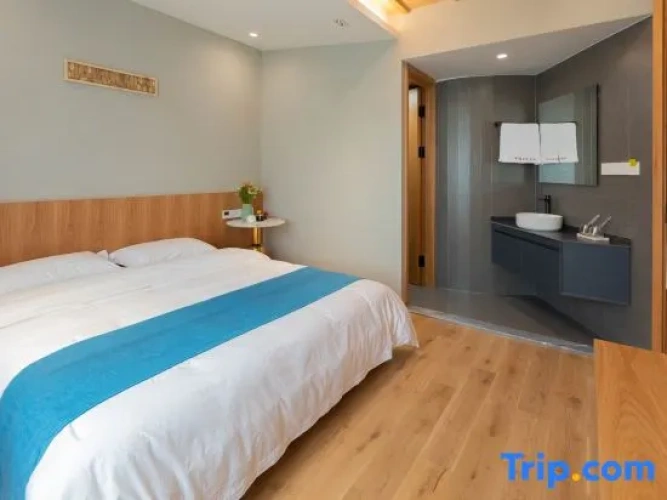 6 Bedrooms Suite