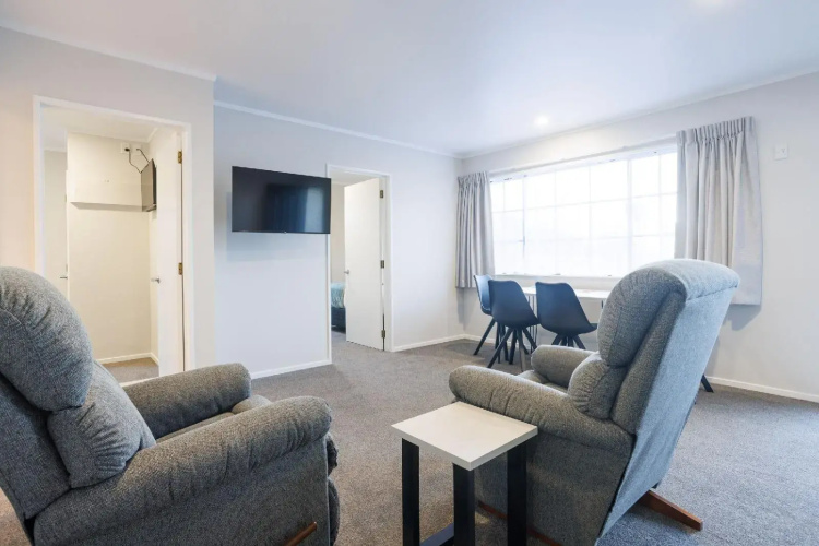 Bk's Pohutukawa Lodge