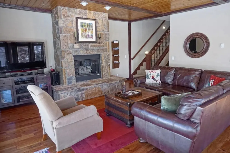 2095 Vermont Rd W Plus - 6 Br Home