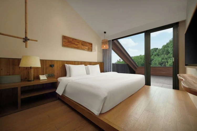 2 Bedrooms Suite with balcony and with mountain view
