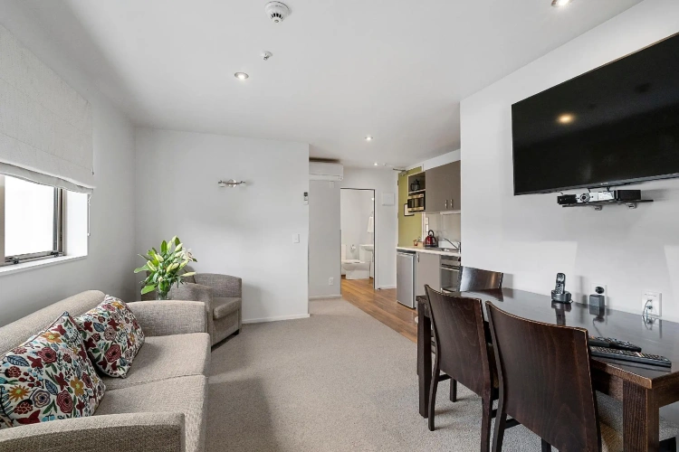 2 Bedrooms Apartment