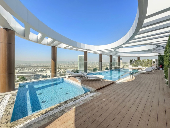 High-end Studio With Rooftop Pool and gym