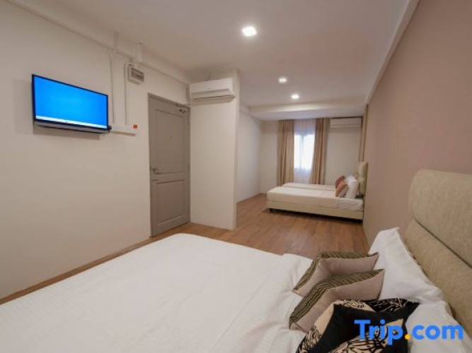 Standard Triple room with view