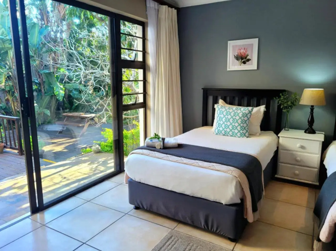 Tropical Seaside Suite 8
