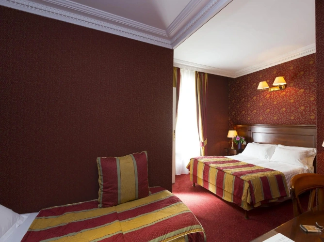 Standard Triple room