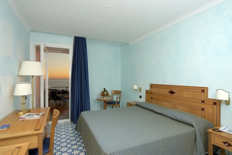 Superior Double room with balcony and with sea view