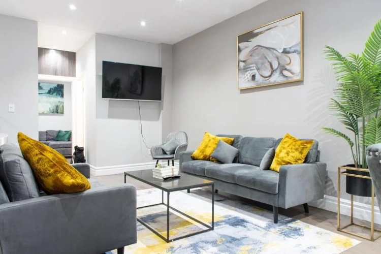 5 Bedrooms Cottage