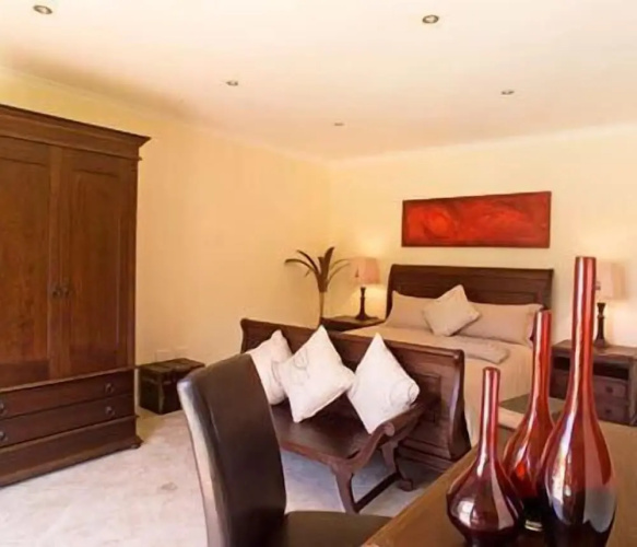 Three Palms Luxury Cottage