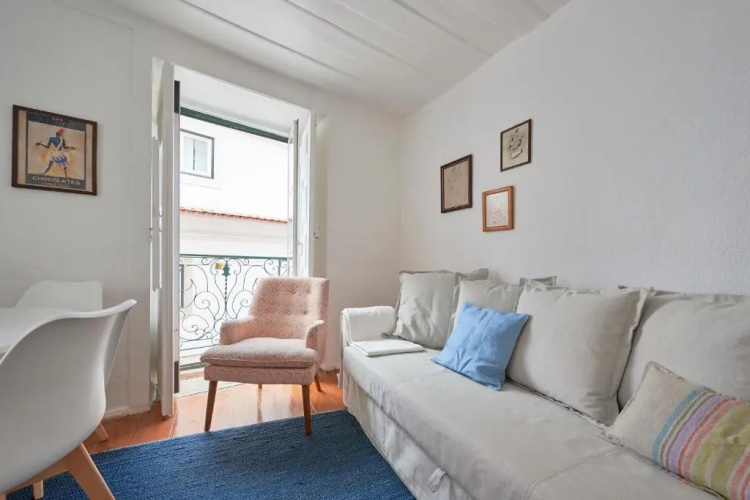 Alfama Light-Filled Apartment, By TimeCooler