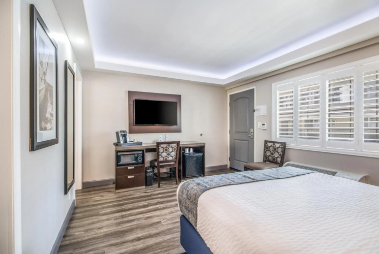 Inn at 50 at Long Beach Convention Center
