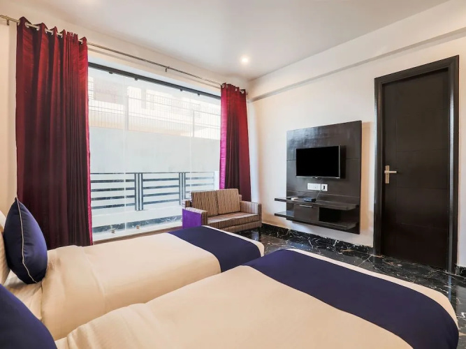 OYO 24269 Silverkey Medanta Sec 38