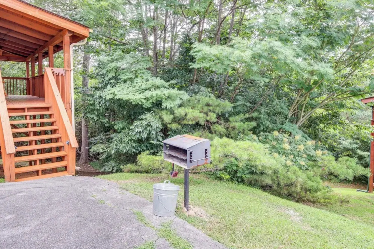 Sevierville Cabin w/ Wraparound Deck + Lake Access