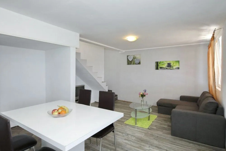 House Astrid