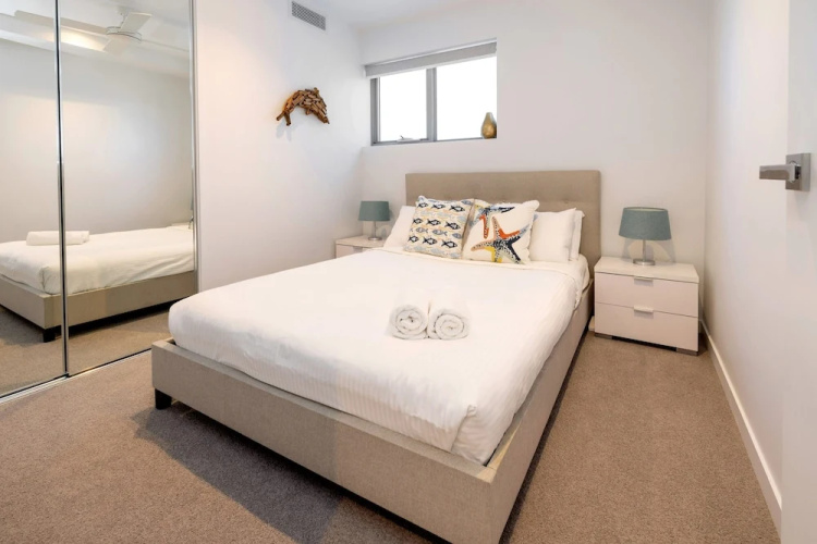 3BR Lux Beachfront Escape - Pool Gym King bed