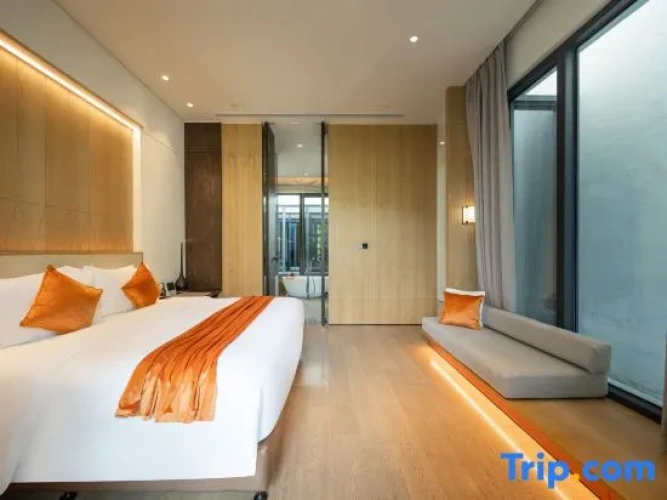 1 Bedroom Suite with garden view