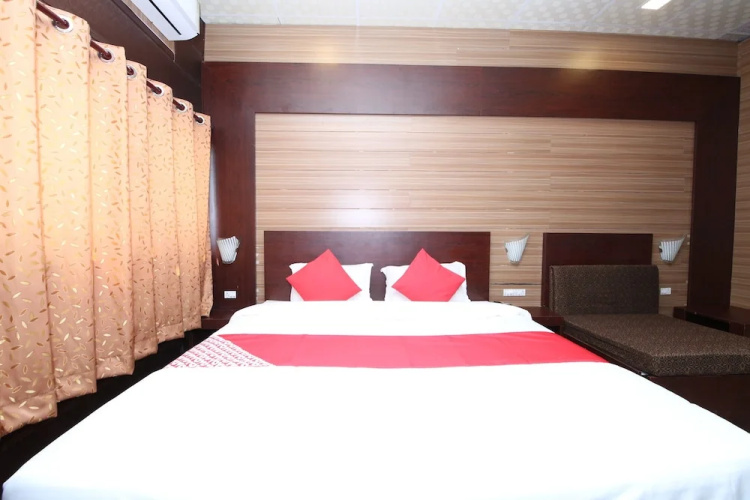 Hotel E Square By OYO Rooms