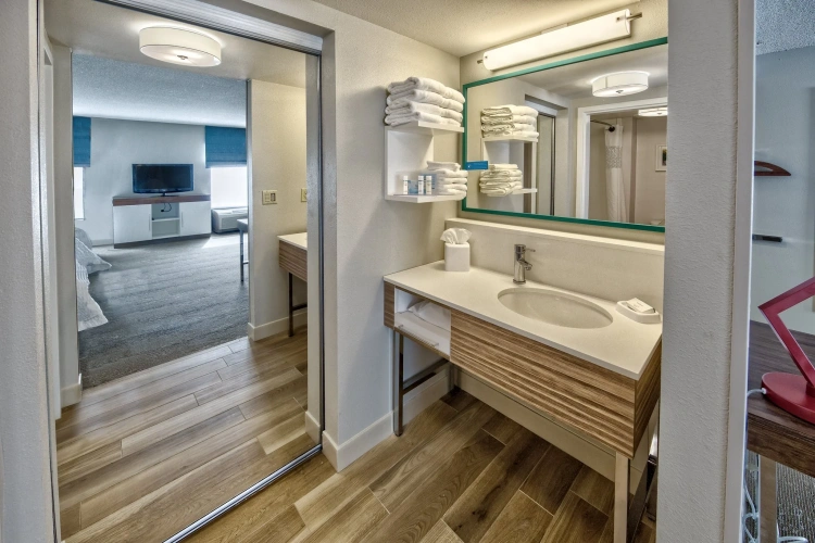 Sextuple Suite
